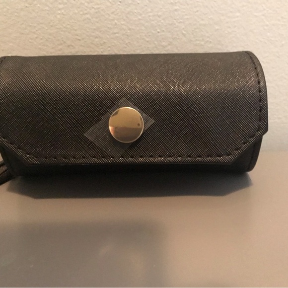 Black and Cream Jewelry Organizer - Picture 3 of 5